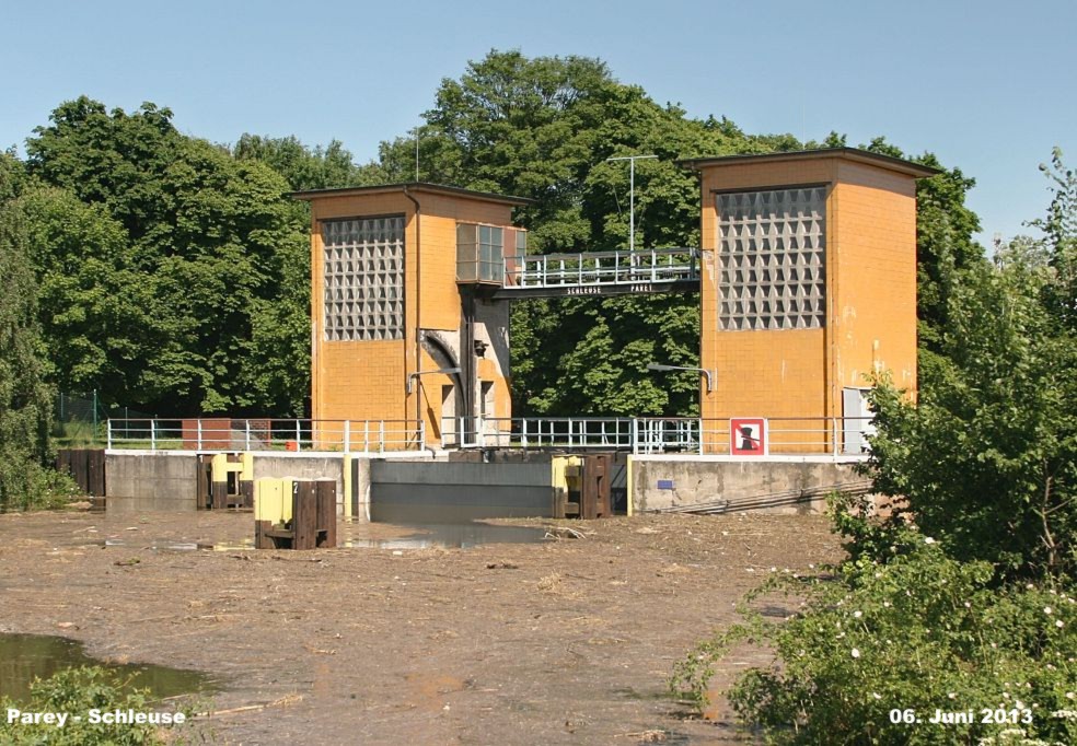 Hochwasser- 2013_06_06-005-Parey-Schleuse.jpg